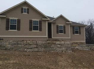 600 Hickory Ridge Dr, Grain Valley, MO 64029