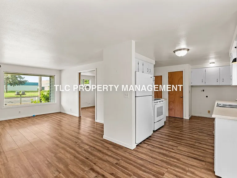 4669-4671 Barger Dr — Photo 11