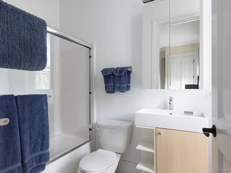 31 Sharon Rd #2 — Photo 9