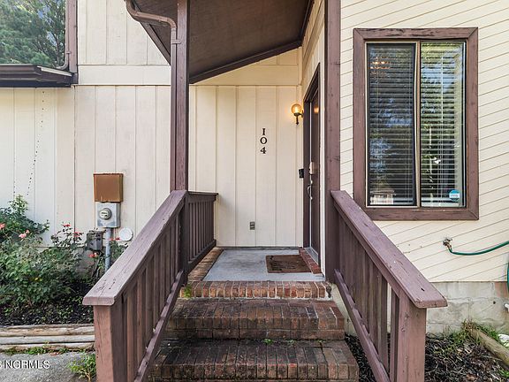 3rd image of 104 Brenda Drive