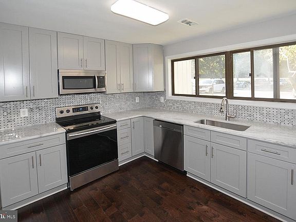 3rd image of 15281 Forest Grove Dr