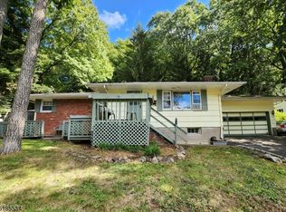 39 Forestdale Rd, Kinnelon, NJ 07405