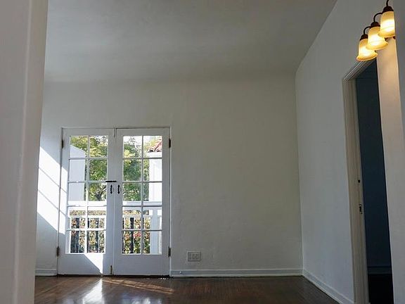 5th image of 8214 Norton Ave #8218-1/2