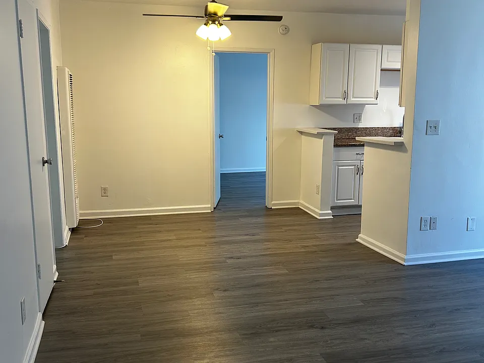 12618 Venice Blvd #8