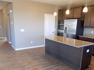 4011 Holasek Path, Chaska, MN 55318