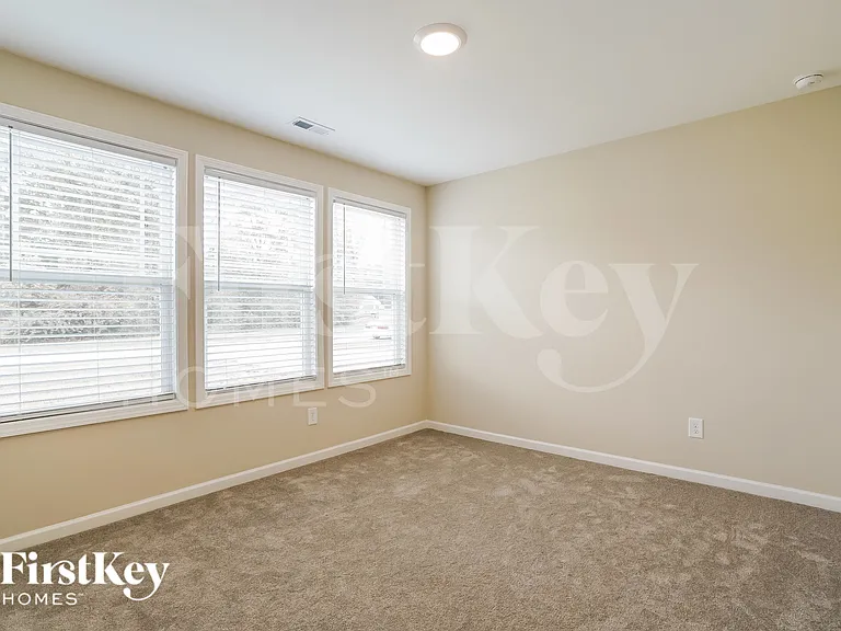 90 Voyage Cir — Photo 9