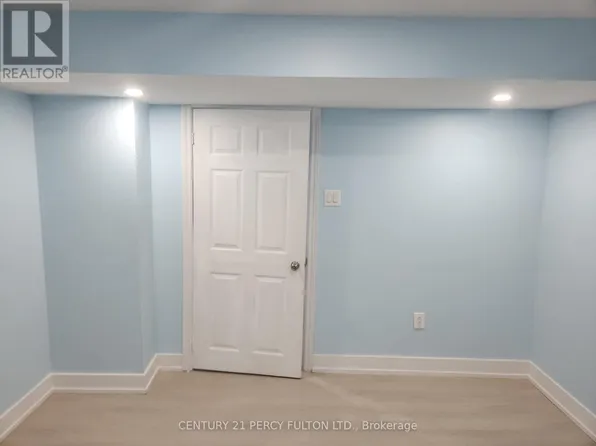 1056 Suddard Ave, Oshawa, ON L1K 0Y7