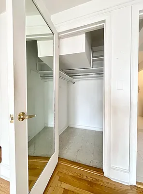 Rented by Manhattan Realty Group | media 7