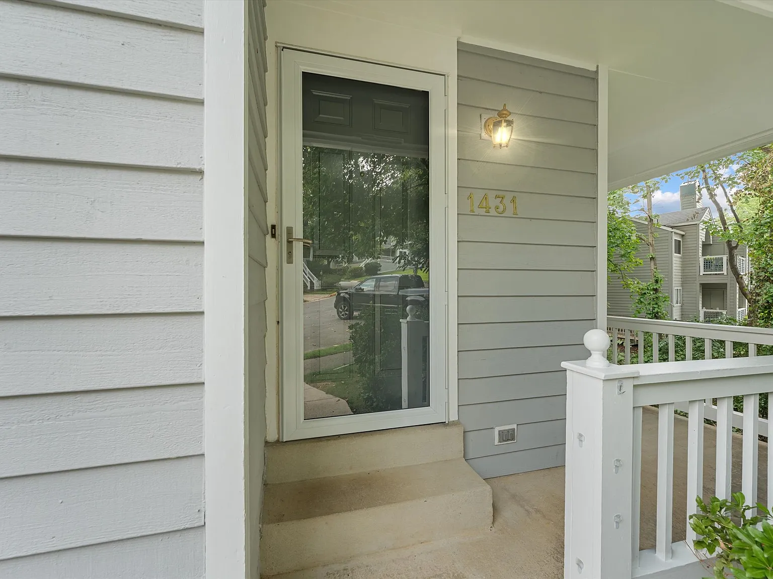 3 bed, 3.5 bath, 1892 sqft, $3,400 — Photo 2