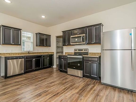 4th image of 500 London Dr