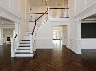 15 Cypress Ln, Roslyn, NY 11576