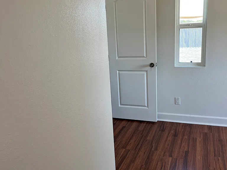 2068 Wallace Ave #B — Photo 25