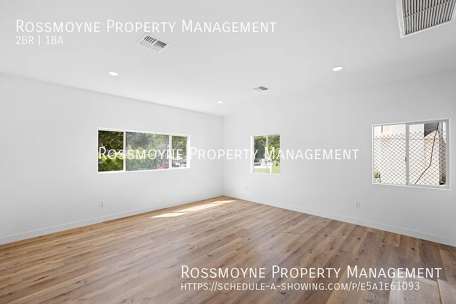 $3100.00-2 bedroom/ I Bathroom Front House (La Crescenta/ Glendale) — Photo 4