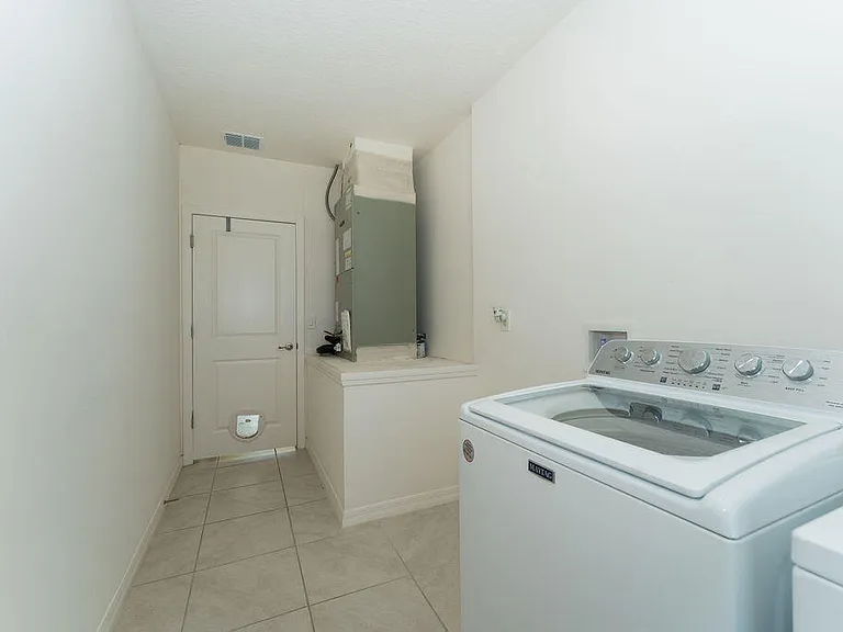 138 SW Carter Ave — Photo 56