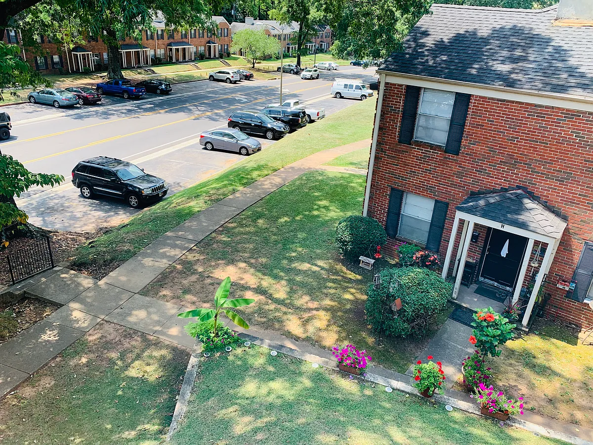 Building Photo - 1622 Valley Ave