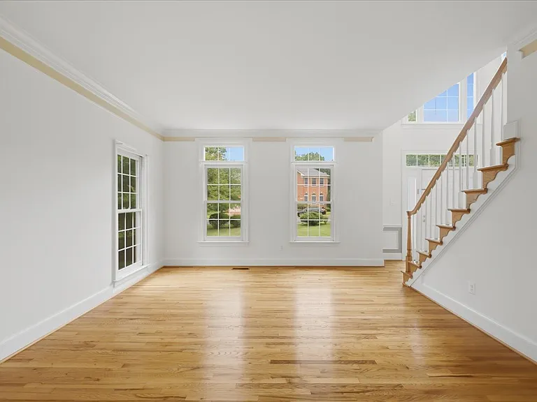 1959 Horse Shoe Dr — Photo 10