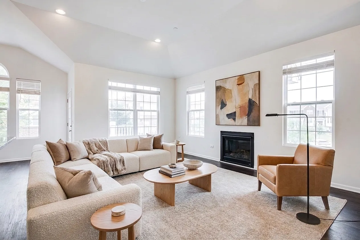 3 bed, 1999 sqft, $3,400 — Photo 2