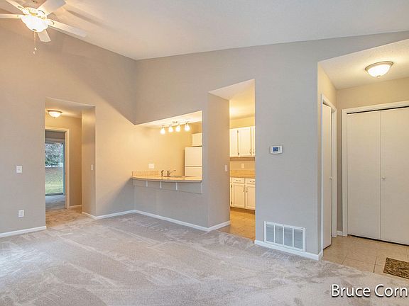 4th image of 4247 Eastcastle Ct SE #15