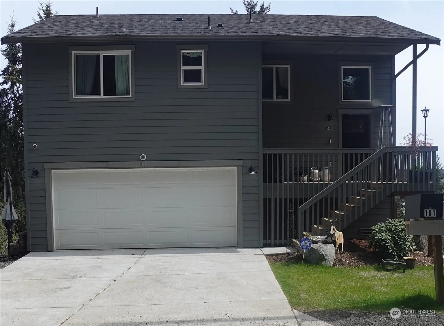 101 NE Jolly Rogers Lane photo 1