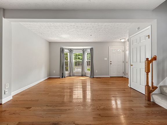 2nd image of 2716 Mapleview Ct