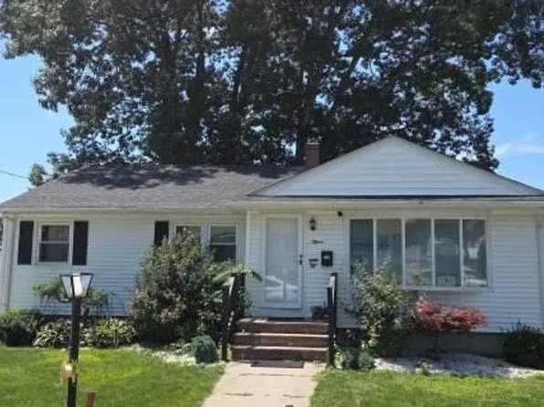 15 Monongahela Ave, North Providence, RI 02911