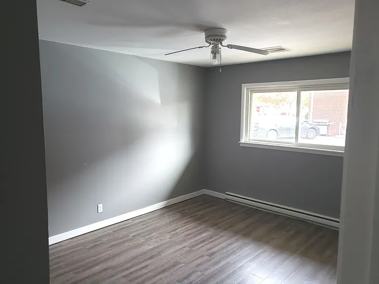 908 Greenbrier Rd #908 — Photo 4