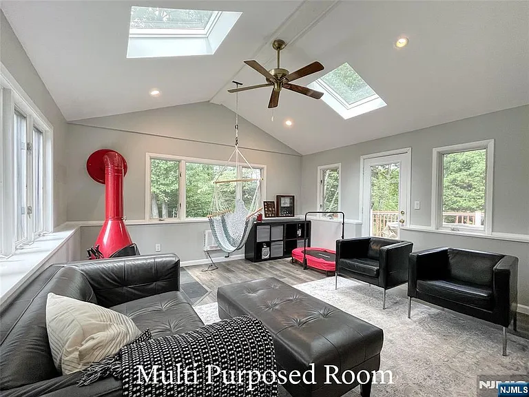 49 Walnut Dr — Photo 11