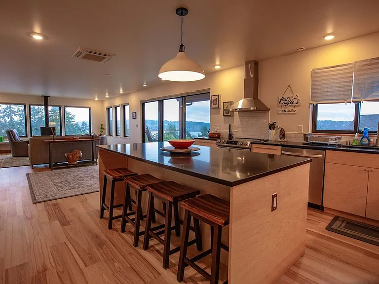 4896 Harbor Hills Dr — Photo 6