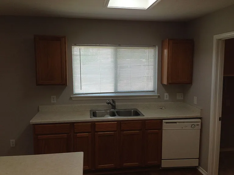 313 Edgewood Cv — Photo 5