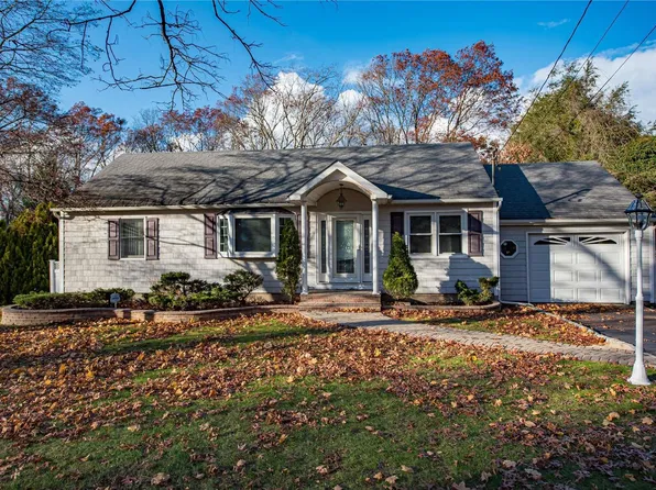 15 Poplar Drive, Smithtown, NY 11787