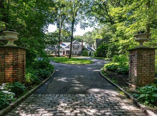 1240 Moores Hill Rd, Syosset, NY 11791