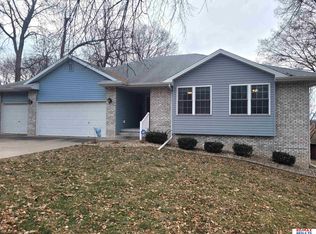 1304 Bellevue Blvd N, Bellevue, NE 68005