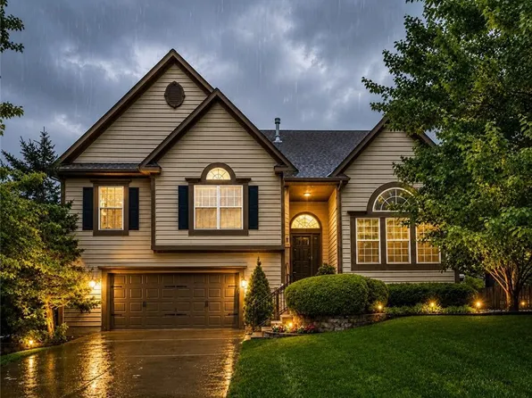 2340 W Trail Dr, Olathe, KS 66061