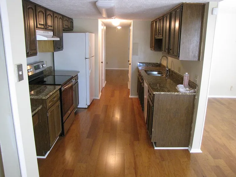 459 Mall Blvd — Photo 5
