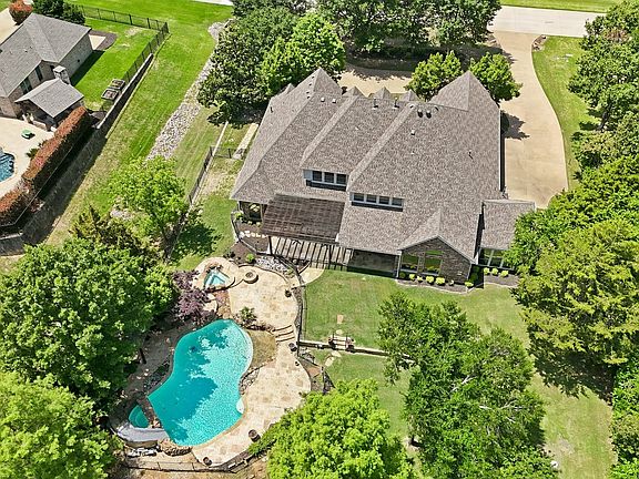 4th image of 2408 Beachview Dr