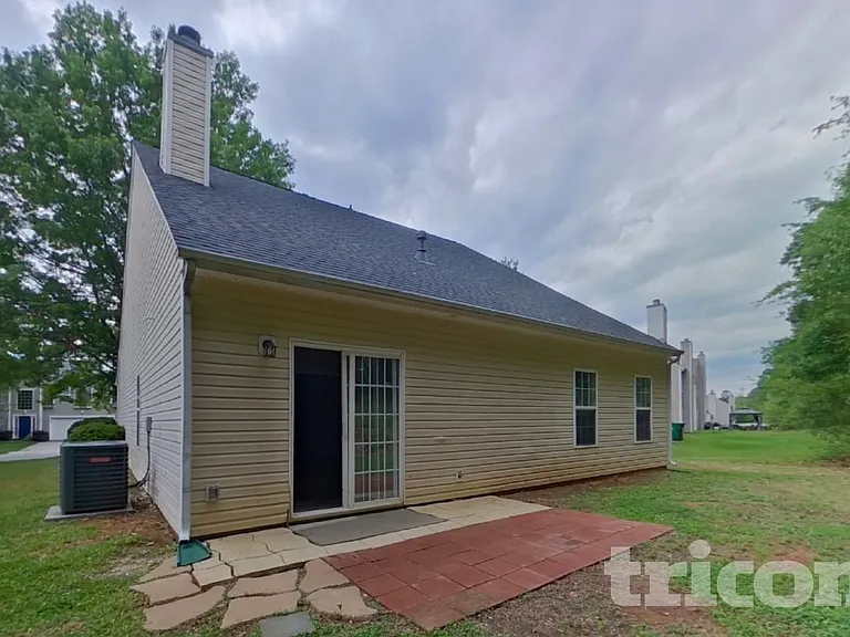7715 Hidden Creek Dr — Photo 15