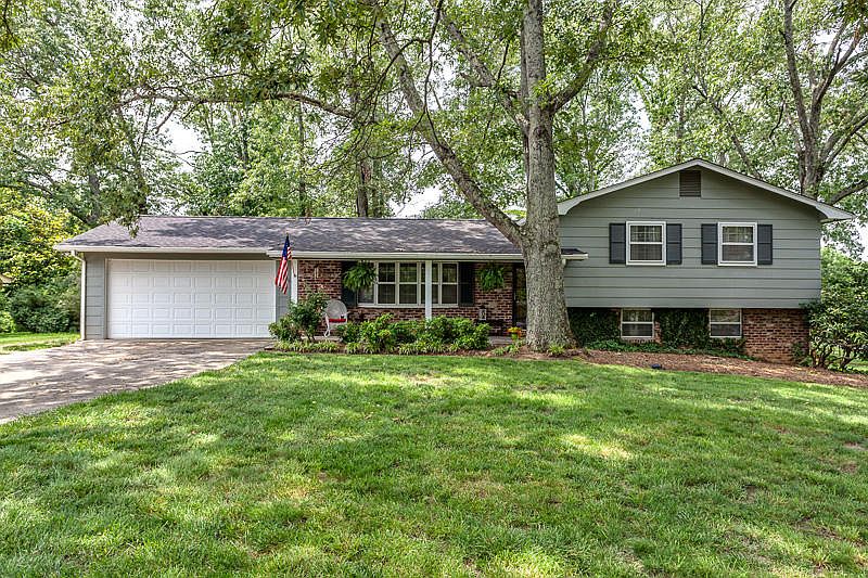 1st image of 5703 Chesswood Dr