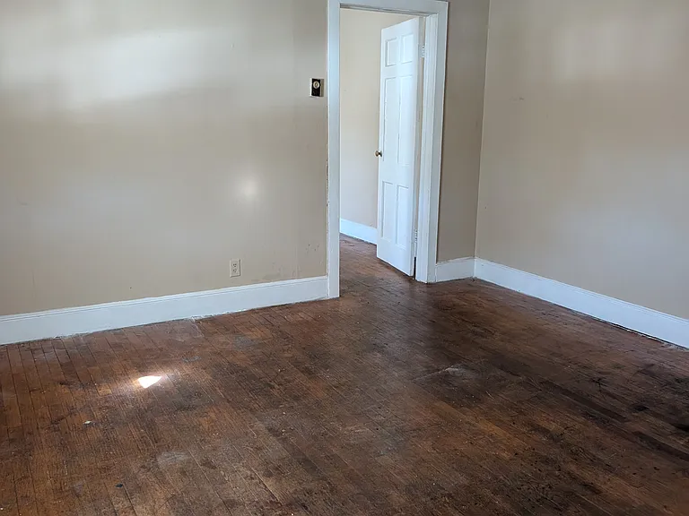 1401 Front St — Photo 7
