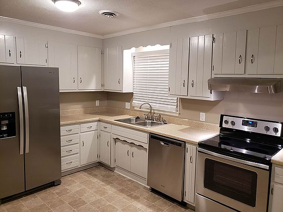 3rd image of 3906 Devenwood Ave
