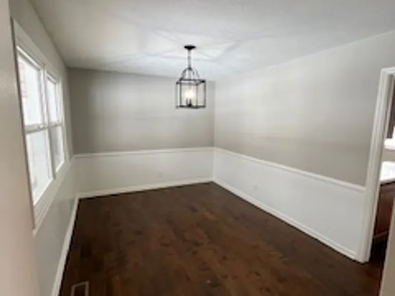 2212 E Queens Way — Photo 4