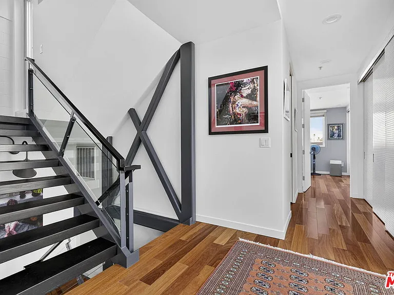 2120 Narcissus Ct — Photo 32
