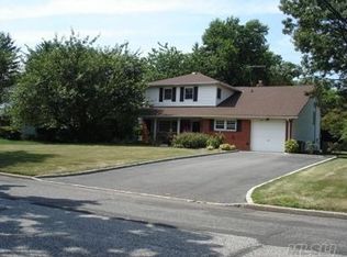 24 Marshmallow Dr, Commack, NY 11725