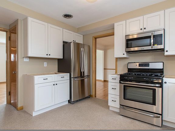 5th image of 3865 Faversham Rd