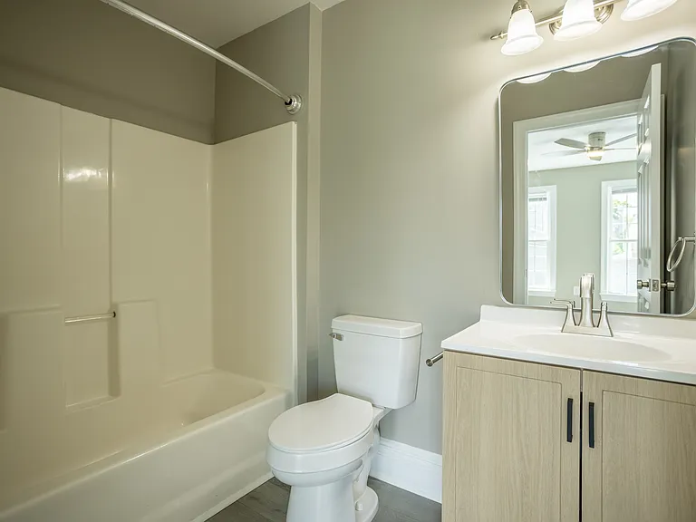 1306 W Clay St — Photo 22