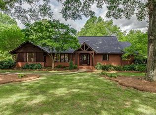 810 Lansdowne Rd, Charlotte, NC 28270