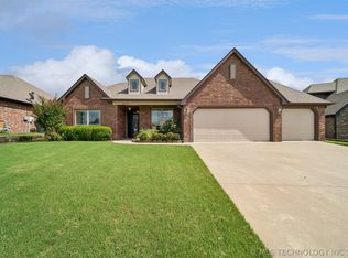 12114 E 70th St N, Owasso, OK 74055