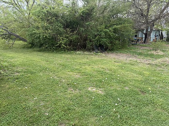 2nd image of 418 N Oak St