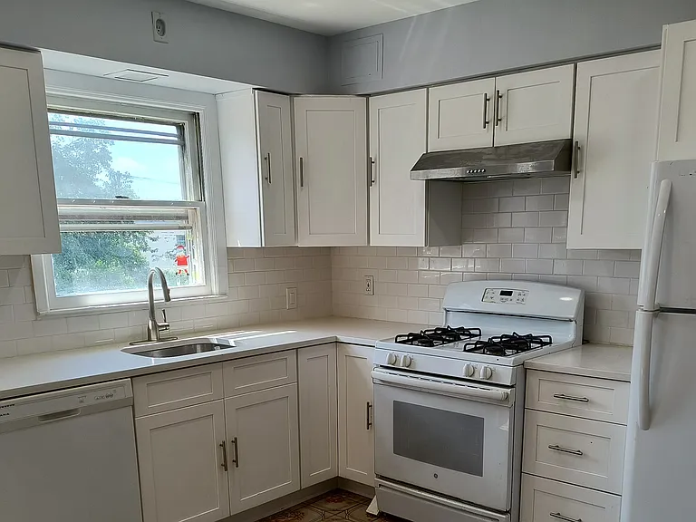 85 Grove St #2 — Photo 10