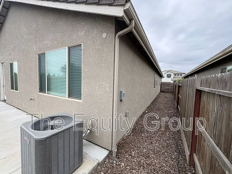 1336 W Porter Ct — Photo 37