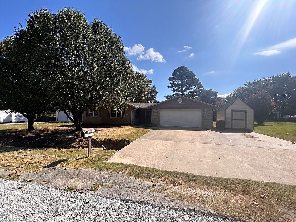 1st image of 607 S 12th St